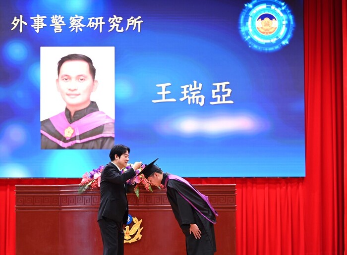外籍生撥穗代表